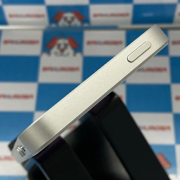 iPhoneSE au版SIMフリー 32GB MP832J/A A1723 開封未使用品