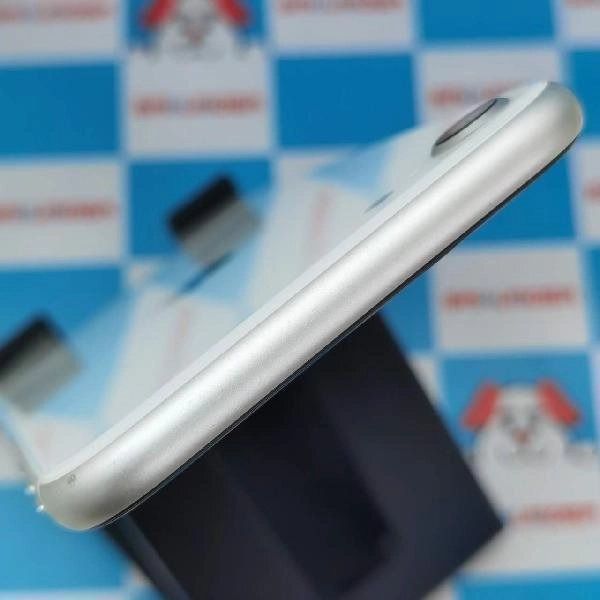iPhoneSE 第2世代 au版SIMフリー 128GB MHGU3J/A A2296 ジャンク品 ホワイト