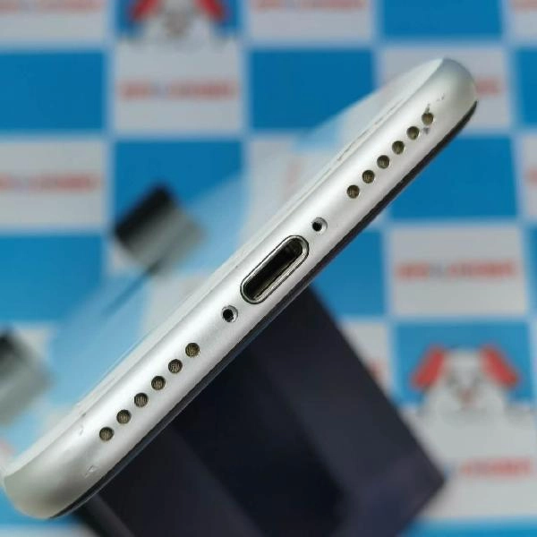 iPhoneSE 第2世代 au版SIMフリー 128GB MHGU3J/A A2296 ジャンク品 ホワイト