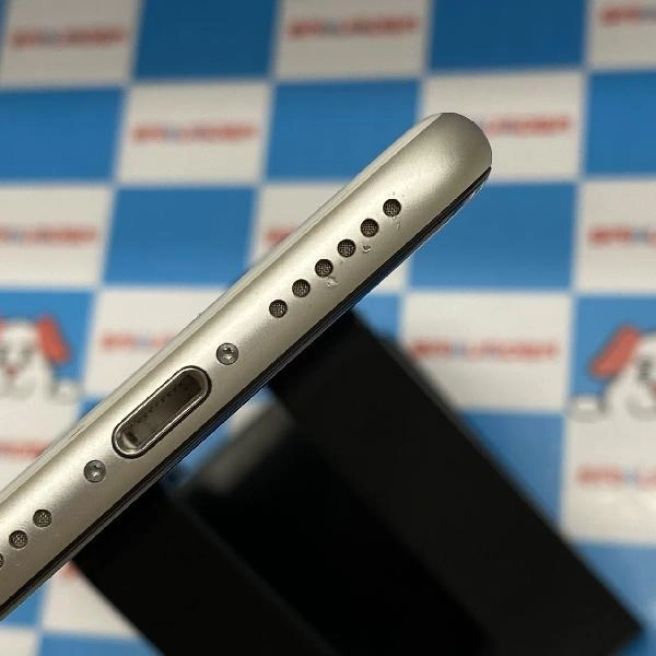 iPhoneSE 第3世代 au版SIMフリー 64GB MMYD3J/A A2782 美品