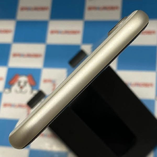 iPhoneSE 第3世代 au版SIMフリー 64GB MMYD3J/A A2782 美品