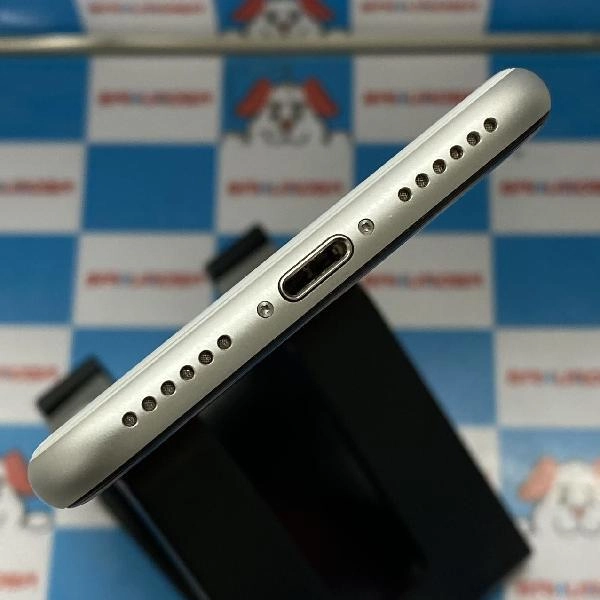 iPhoneSE 第2世代 docomo版SIMフリー 64GB MHGQ3J/A A2296 ホワイト