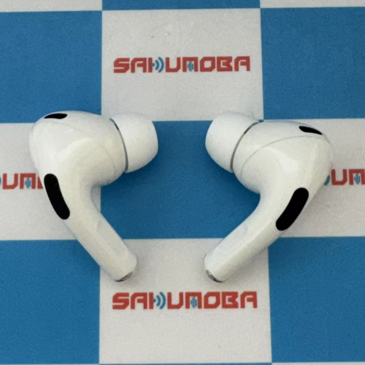 Airpods Pro 第2世代 MagSafe 充電ケース (Lightning) 付き ホワイト A2698