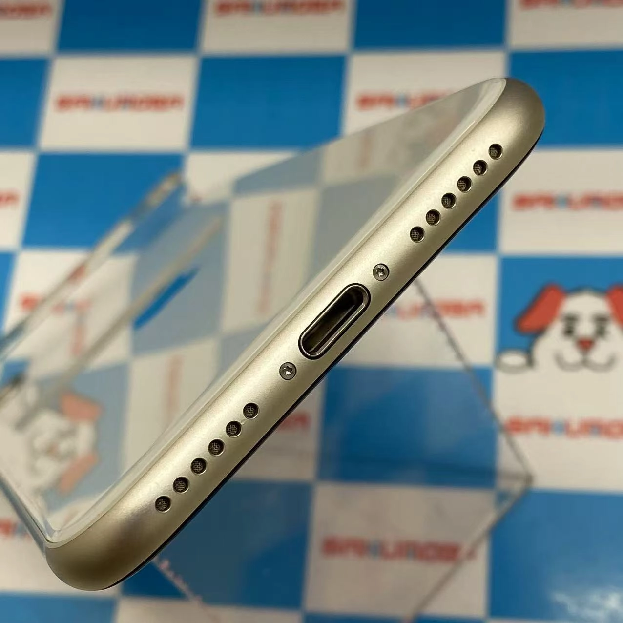 iPhoneSE 第3世代 64GB スターライト NMYD3J/A AU版SIMフリー 美品