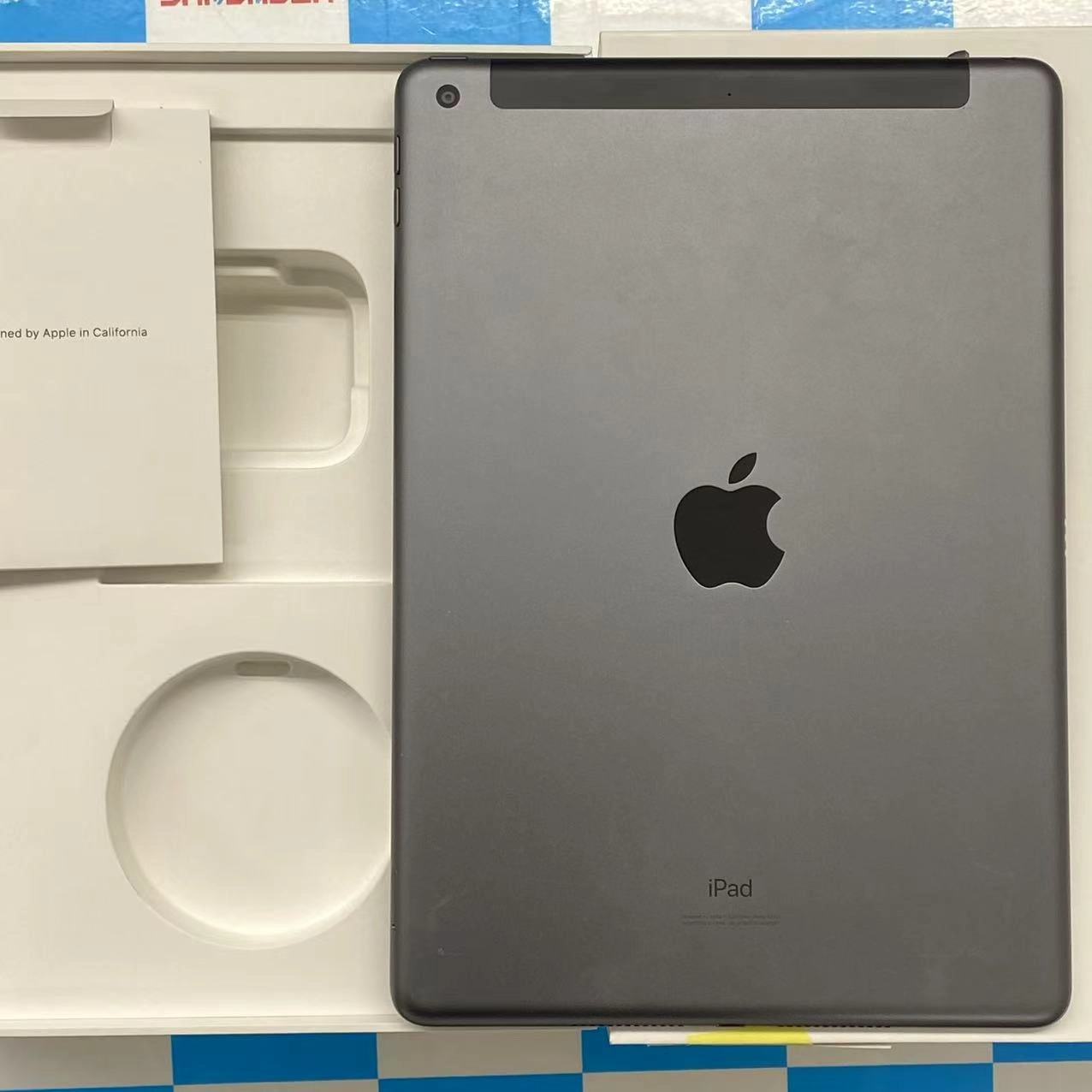 iPad 第7世代 Wi-Fi+Cellularモデル 32GB スペースグレイ MW6A2J/A docomo版SIMフリー