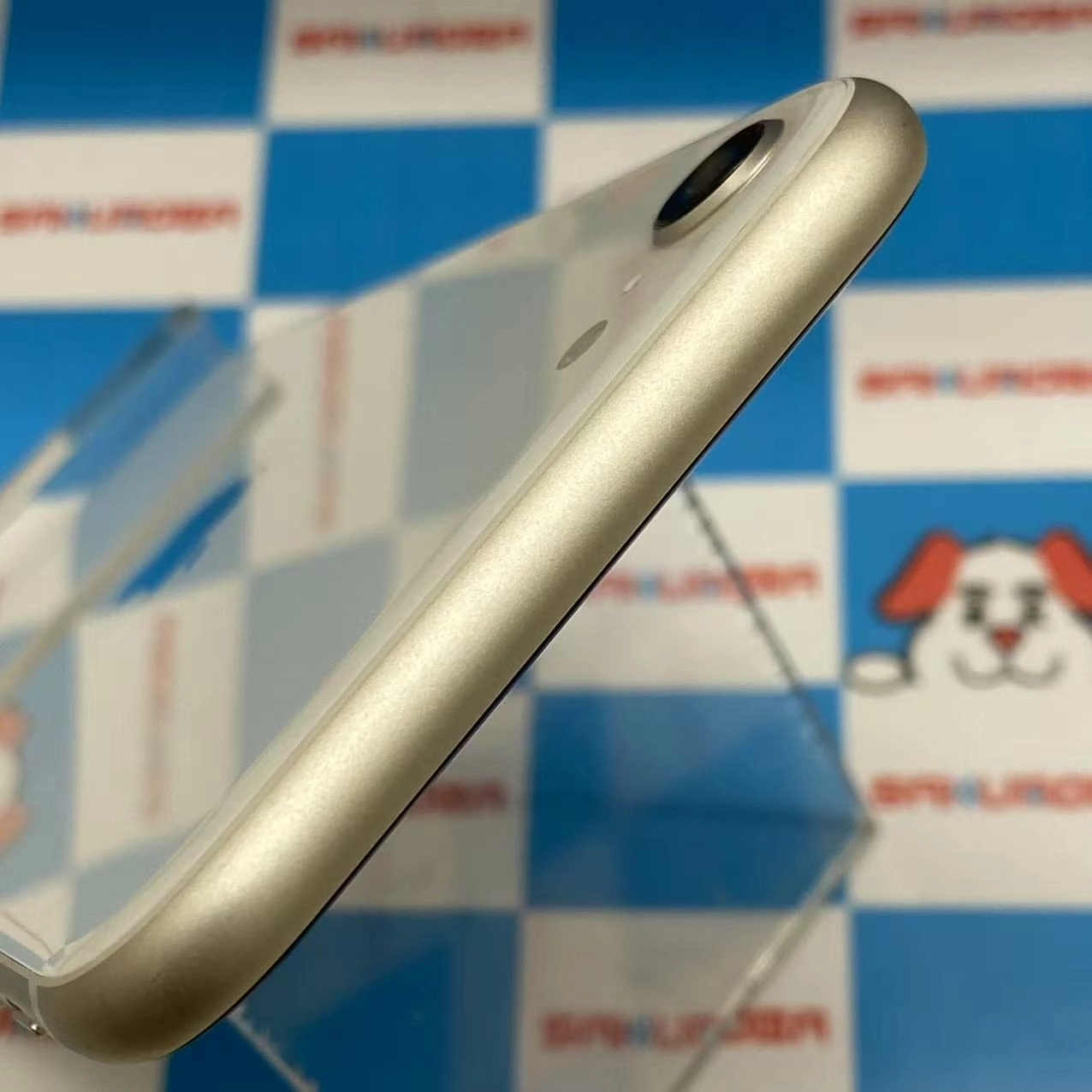 iPhoneSE 第3世代 64GB スターライト MMYD3J/A AU版SIMフリー 美品