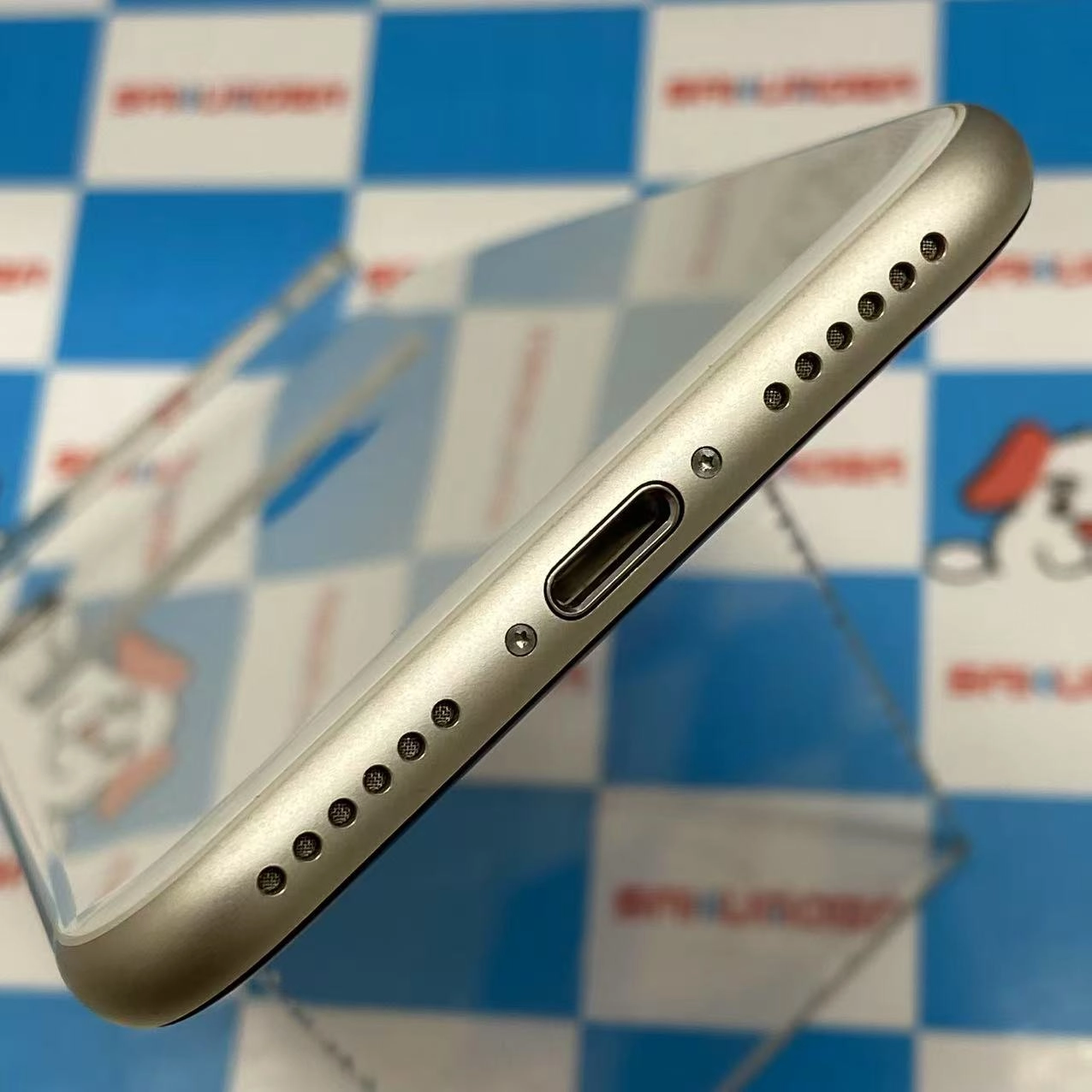 iPhoneSE 第3世代 64GB スターライト MMYD3J/A AU版SIMフリー 美品