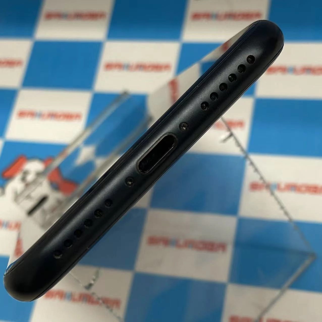 iPhoneSE 第3世代 64GB ミッドナイト MMYC3J/A docomo版SIMフリー