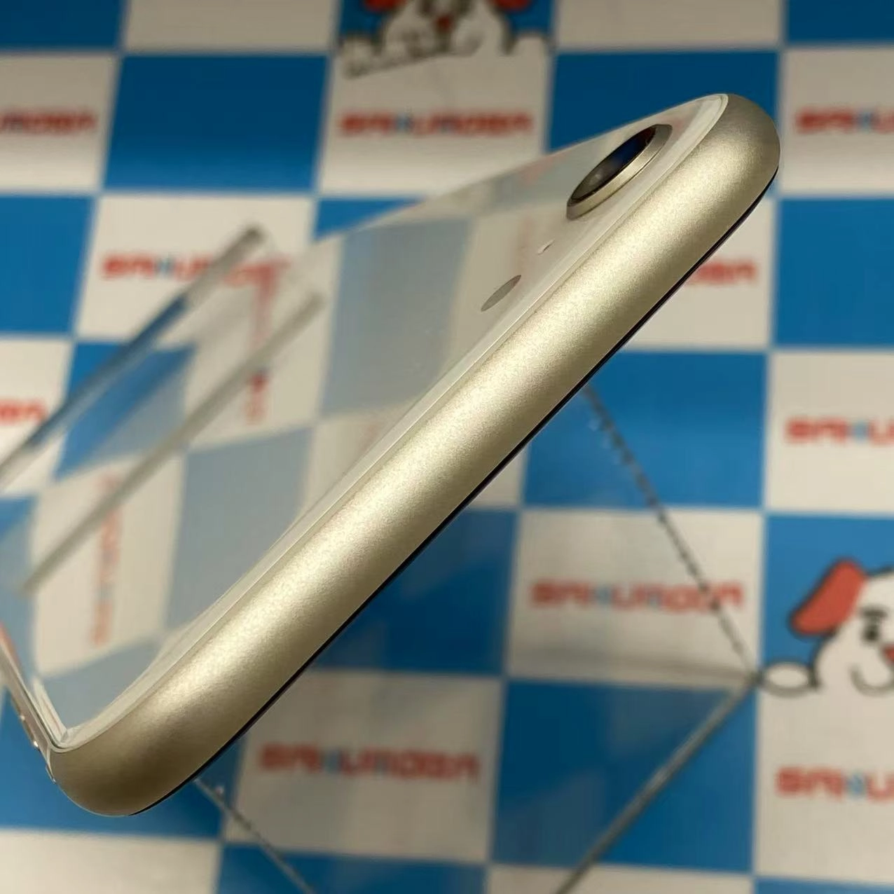 iPhoneSE 第3世代 128GB スターライト MMYG3J/A AU版SIMフリー 極美品