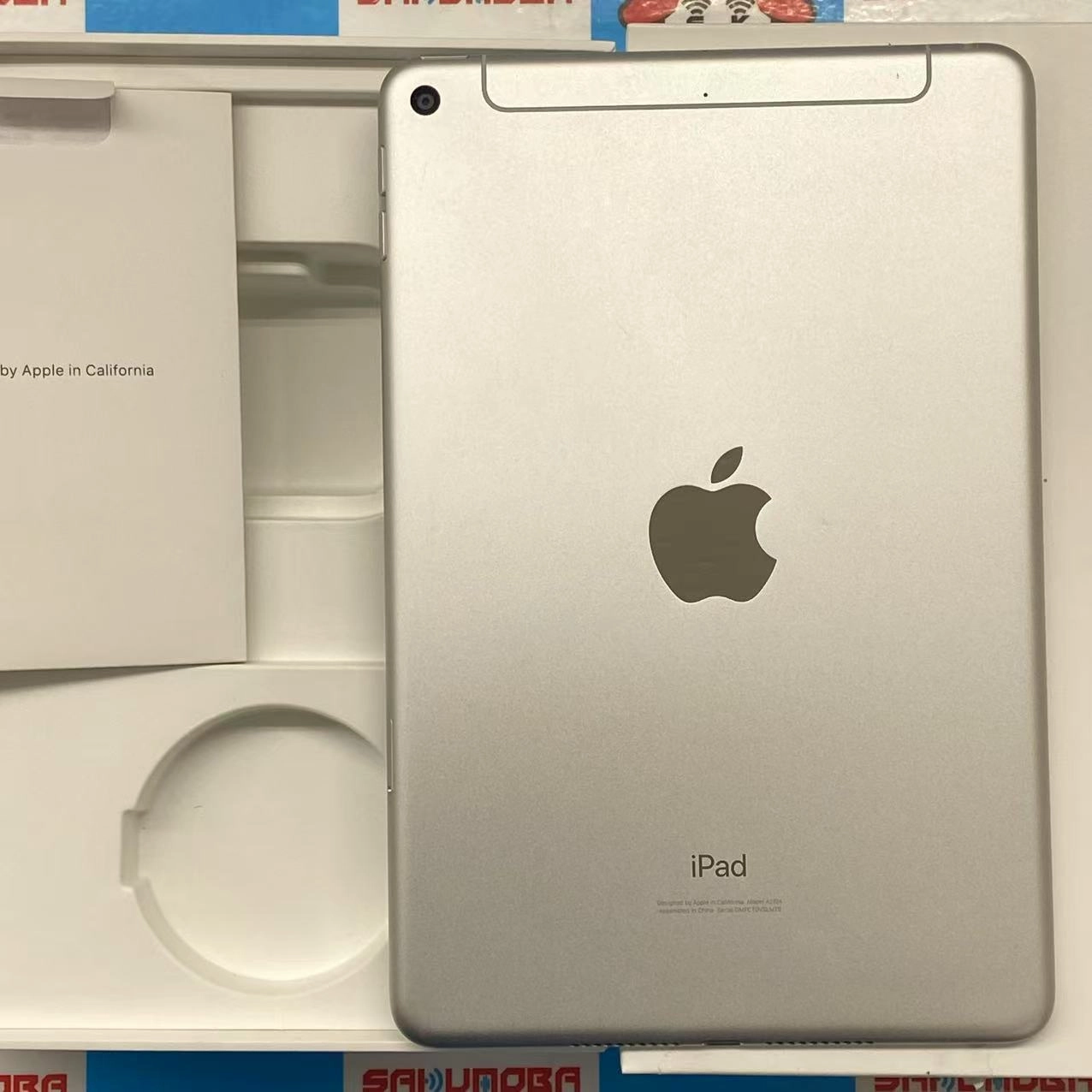 iPad mini 第5世代 Wi-Fi+Cellular モデル 64GB シルバー MUX62J/A docomo版SIMフリー 極美品