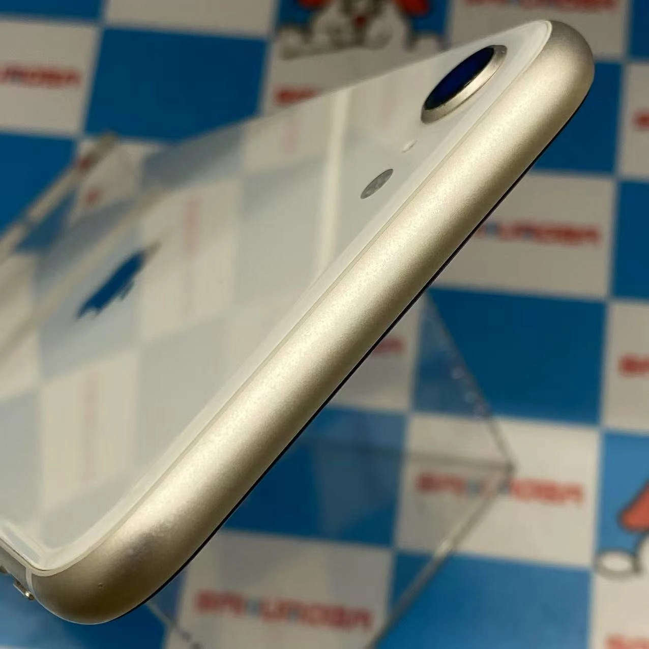 iPhoneSE 第3世代 128GB スターライト MMYG3J/A docomo版SIMフリー