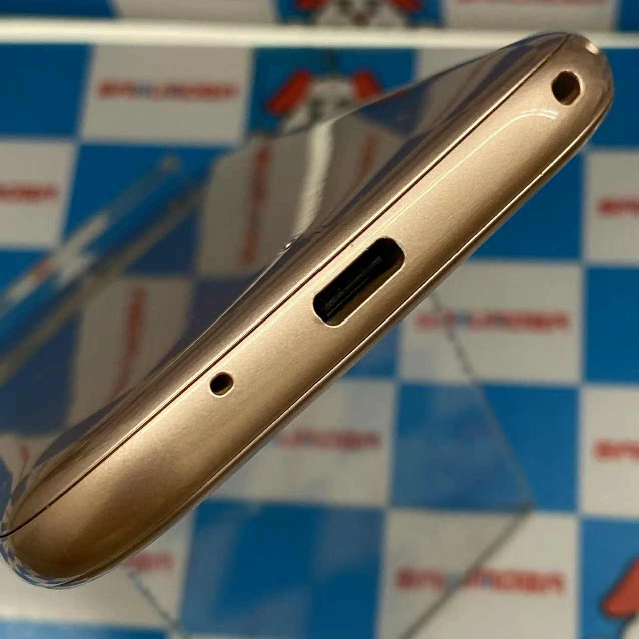 らくらくスマートフォン me F-01L 32GB ゴールド SIMロック解除済 docomo 美品