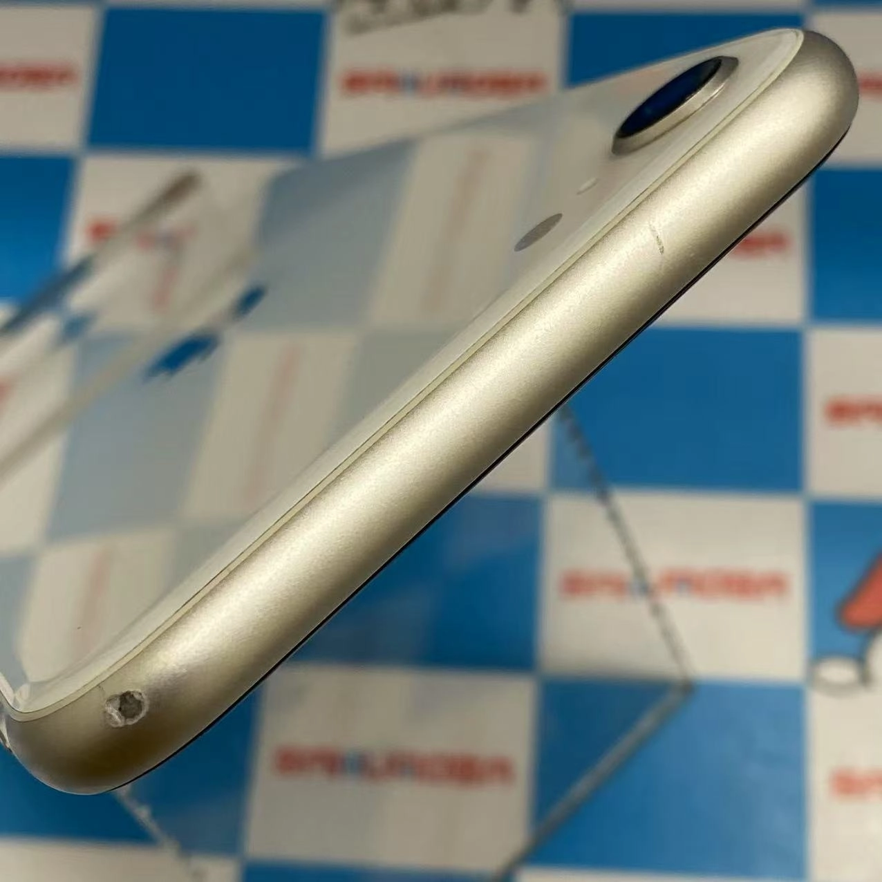 iPhoneSE 第3世代 128GB スターライト MMYG3J/A SIMフリー