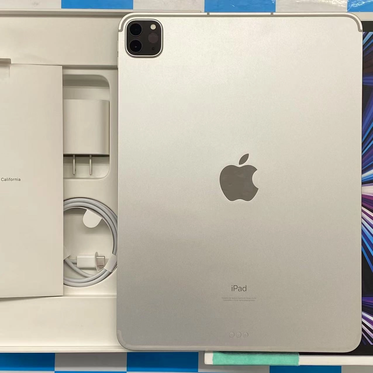 iPad Pro 11インチ 第3世代 Wi-Fi+Cellular 1TB シルバー MHWD3J/A docomo版SIMフリー 新品同様