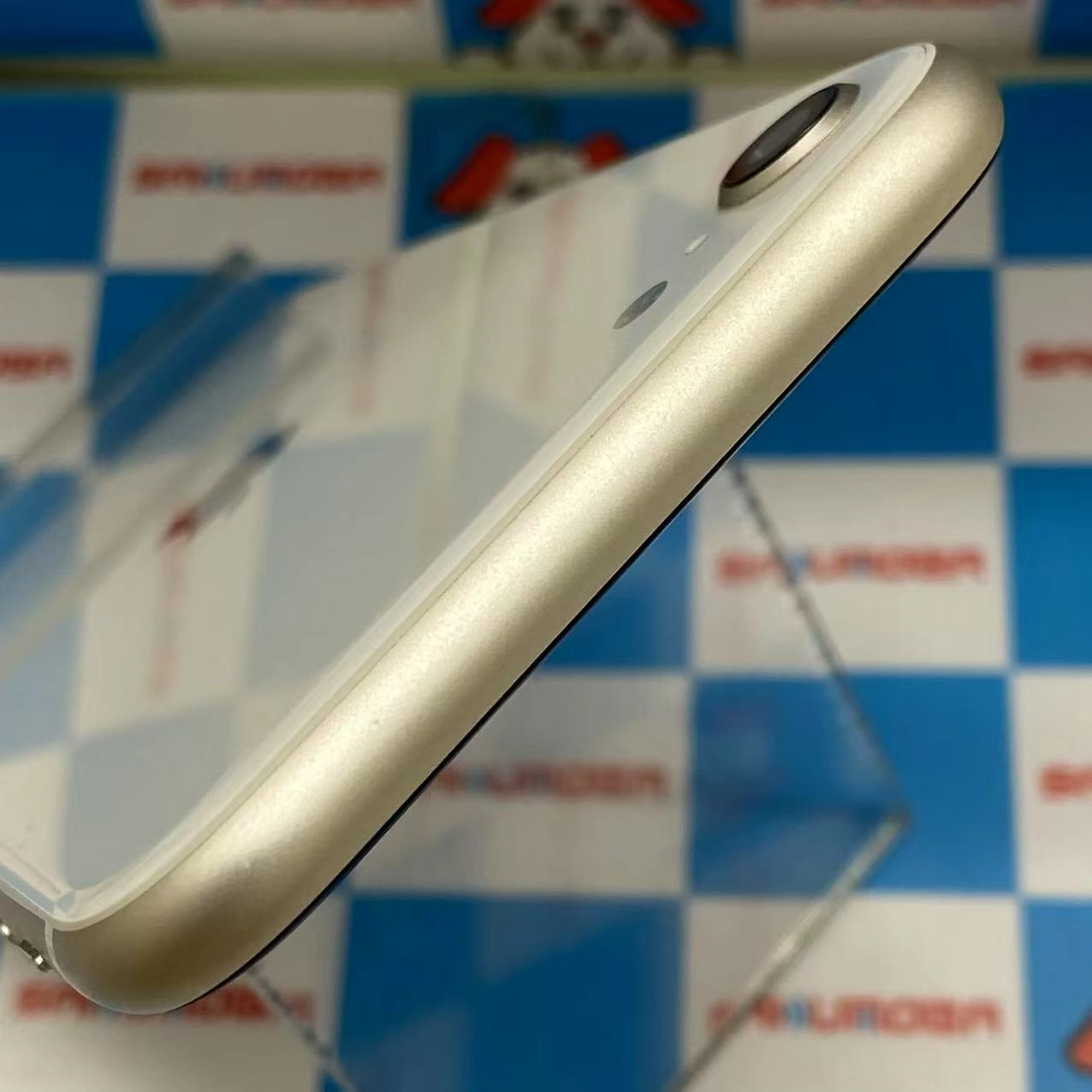 iPhoneSE 第3世代 64GB スターライト MMYD3J/A AU版SIMフリー