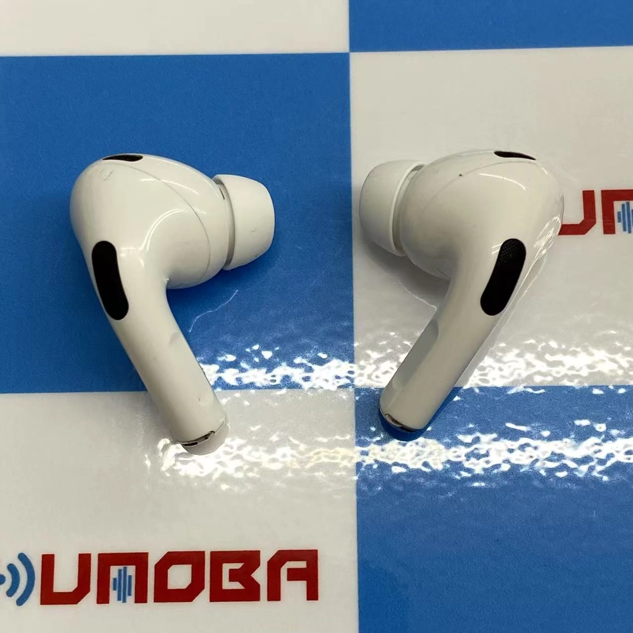 AirPods Pro 第2世代 MagSafe充電ケース(USB-C)付き ホワイト MTJV3J/A