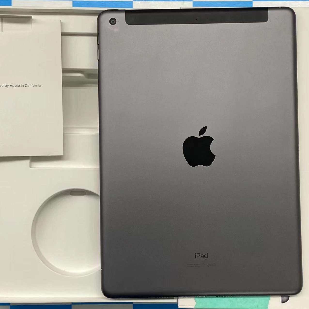 iPad 第7世代 Wi-Fi+Cellularモデル 32GB スペースグレイ MW6A2J/A au版SIMフリー