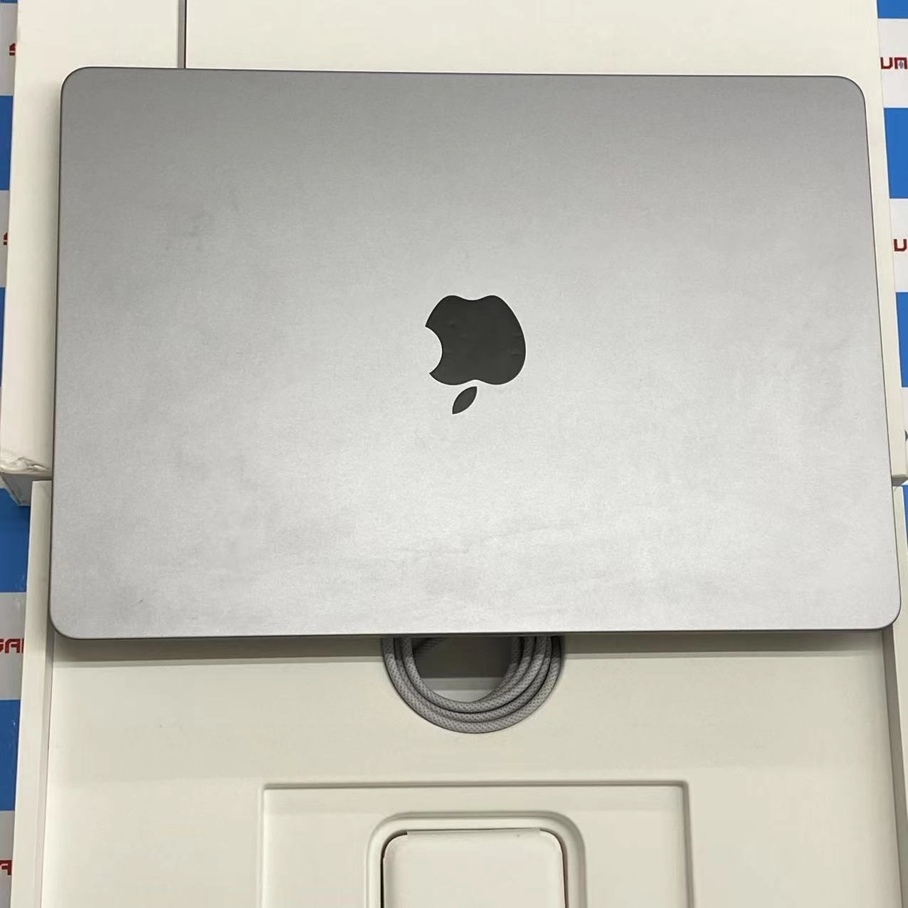 MacBook Air 13インチ Apple M3 2024年 16GB/256GB スターライト A3113