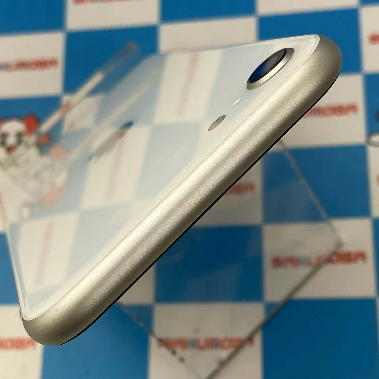 iPhoneSE 第2世代 128GB ホワイト MHGU3J/A docomo版SIMフリー 新品同様