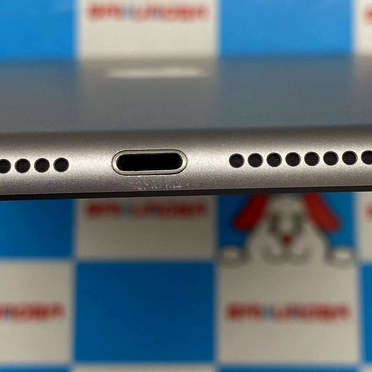 iPad 第5世代 Wi-Fi+Cellularモデル 32GB スペースグレイ MP1J2J/A au版SIMフリー  ジャンク品