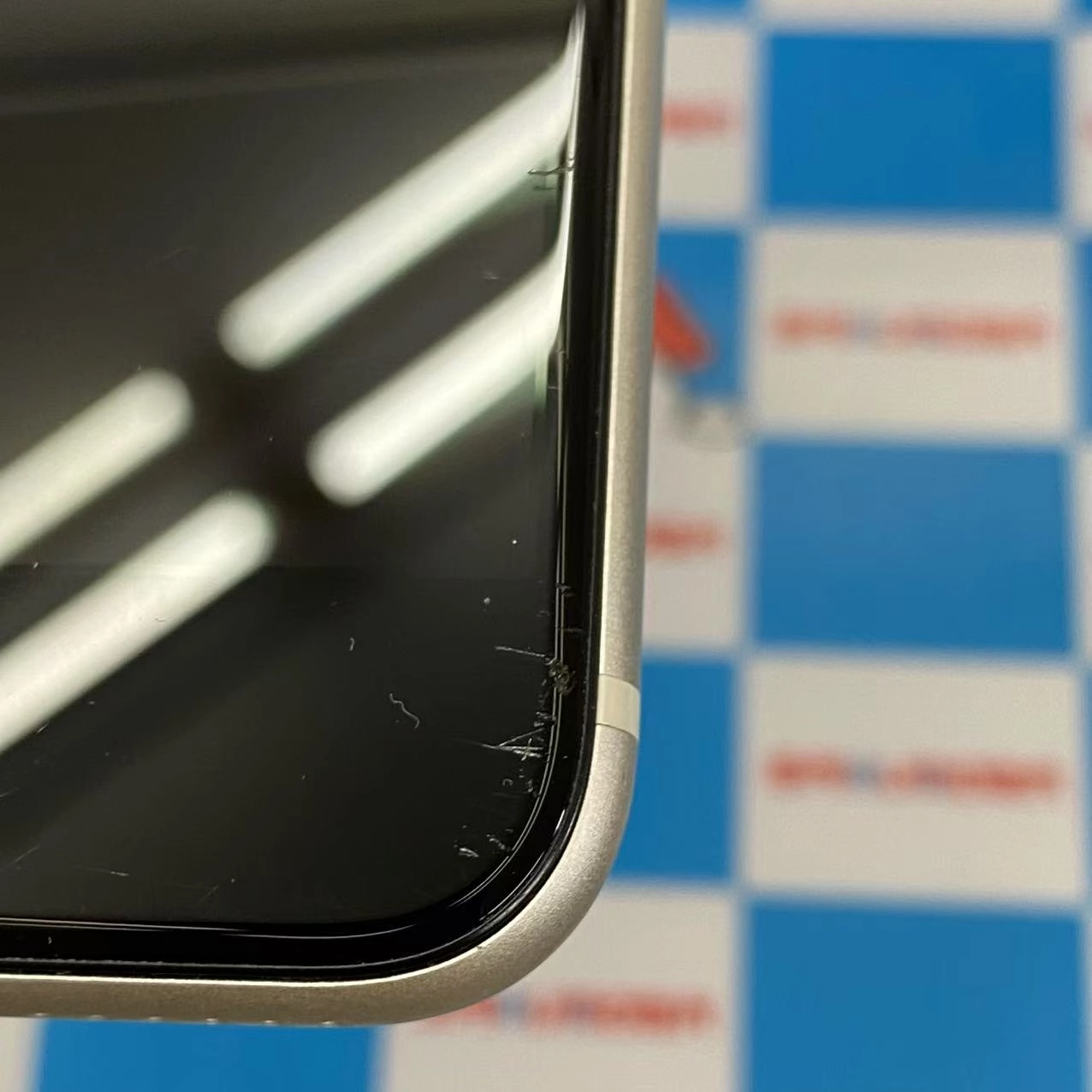 iPhoneSE 第3世代 64GB スターライト MMYD3J/A SIMフリー