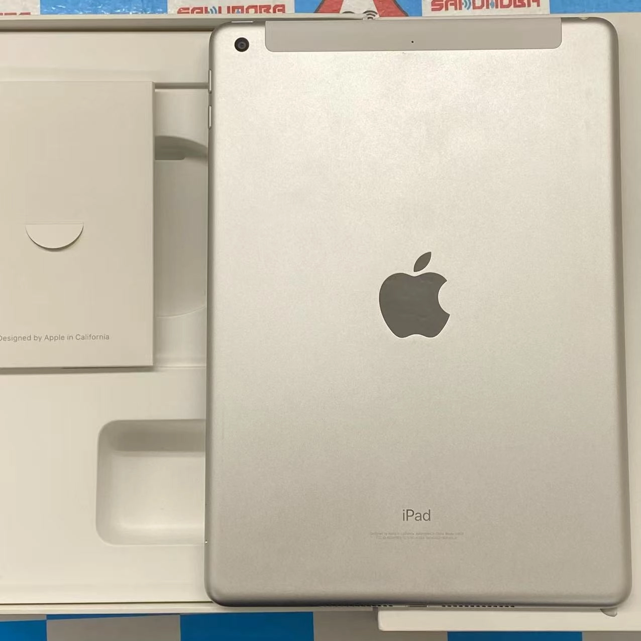 iPad 第5世代 Wi-Fi+Cellularモデル 32GB シルバー MP1L2J/A docomo版SIMフリー ジャンク品