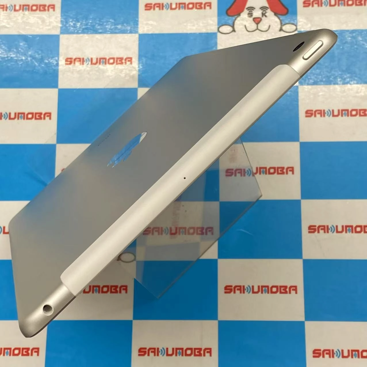 iPad 第9世代 Wi-Fi+Cellularモデル 256GB シルバー MK4H3J/A docomo版SIMフリー 極美品