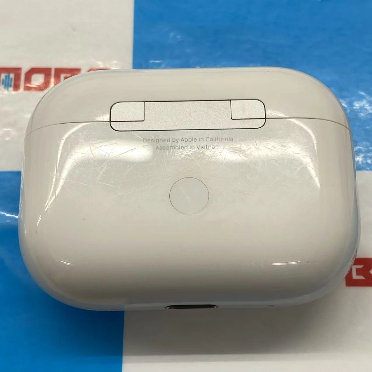 AirPods Pro 第2世代 MagSafe充電ケース(USB-C)付き ホワイト MTJV3J/A