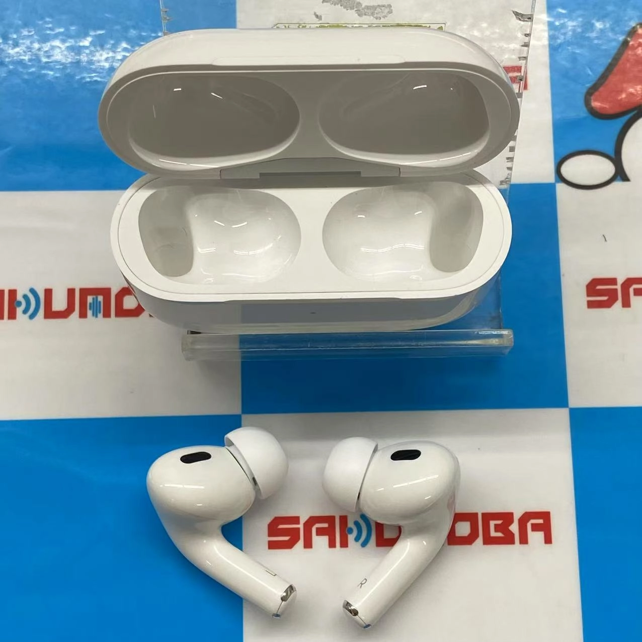 AirPods Pro 第2世代 MagSafe充電ケース(USB-C)付き ホワイト MTJV3J/A