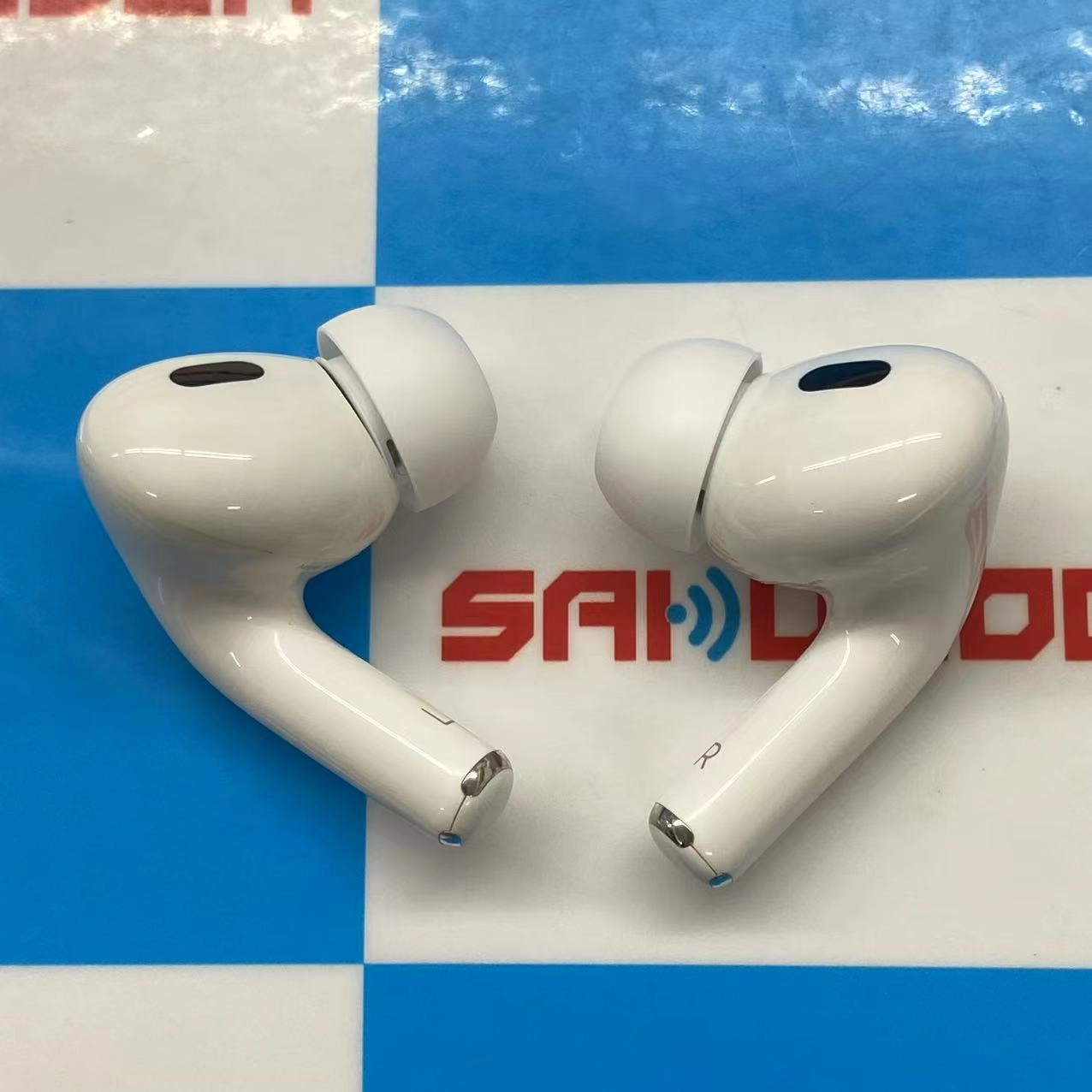 AirPods Pro 第2世代 MagSafe充電ケース(USB-C)付き ホワイト MTJV3J/A