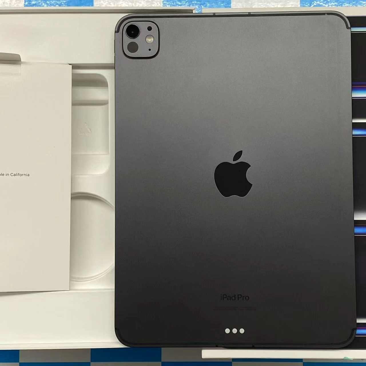 iPad Pro 11インチ 第5世代 Nano-textureディスプレイガラス搭載 Wi-Fi + Cellular 1TB スペースブラック MWRP3J/A SoftBank版SIMフリー