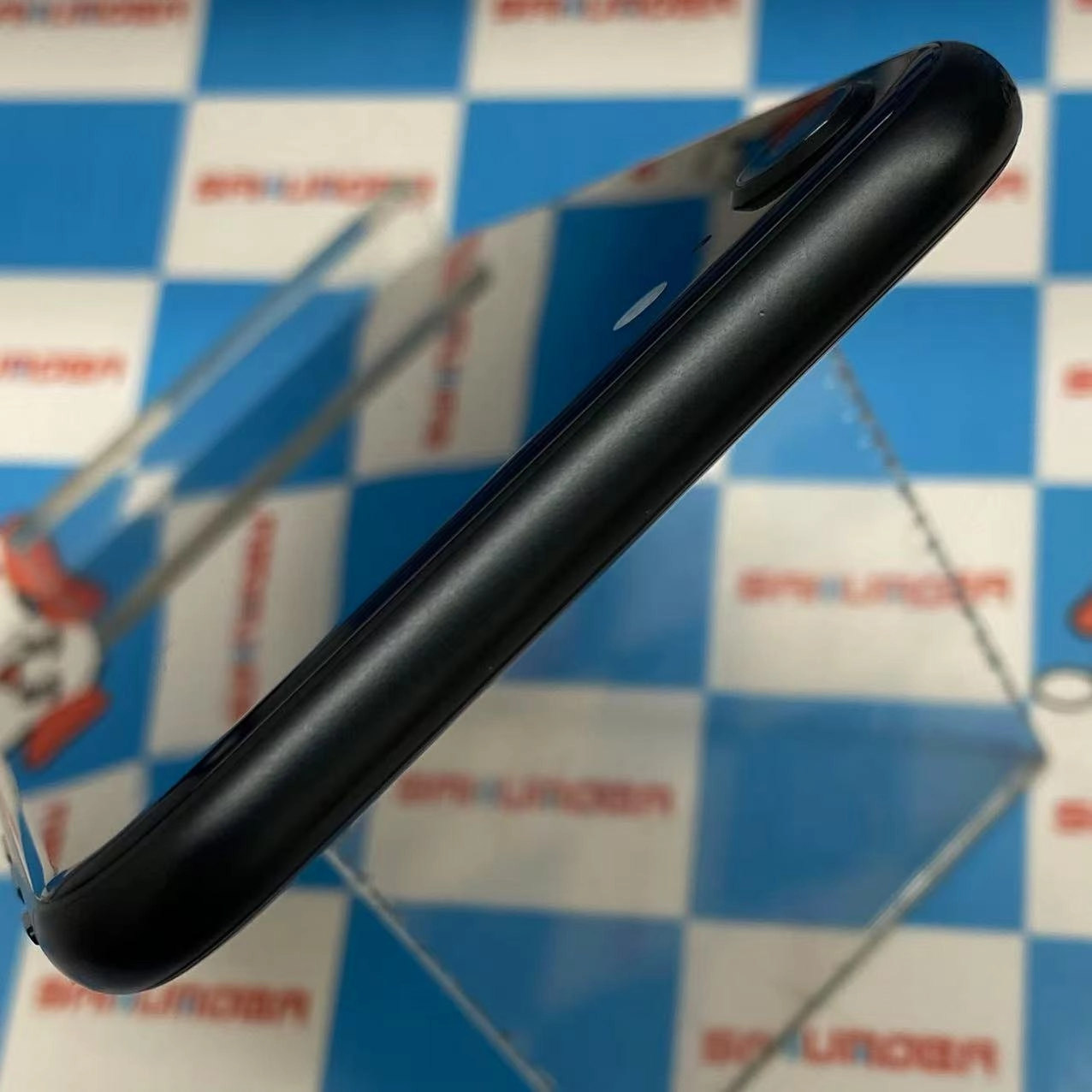 iPhoneSE 第3世代 64GB ミッドナイト MMYC3J/A docomo版SIMフリー 美品