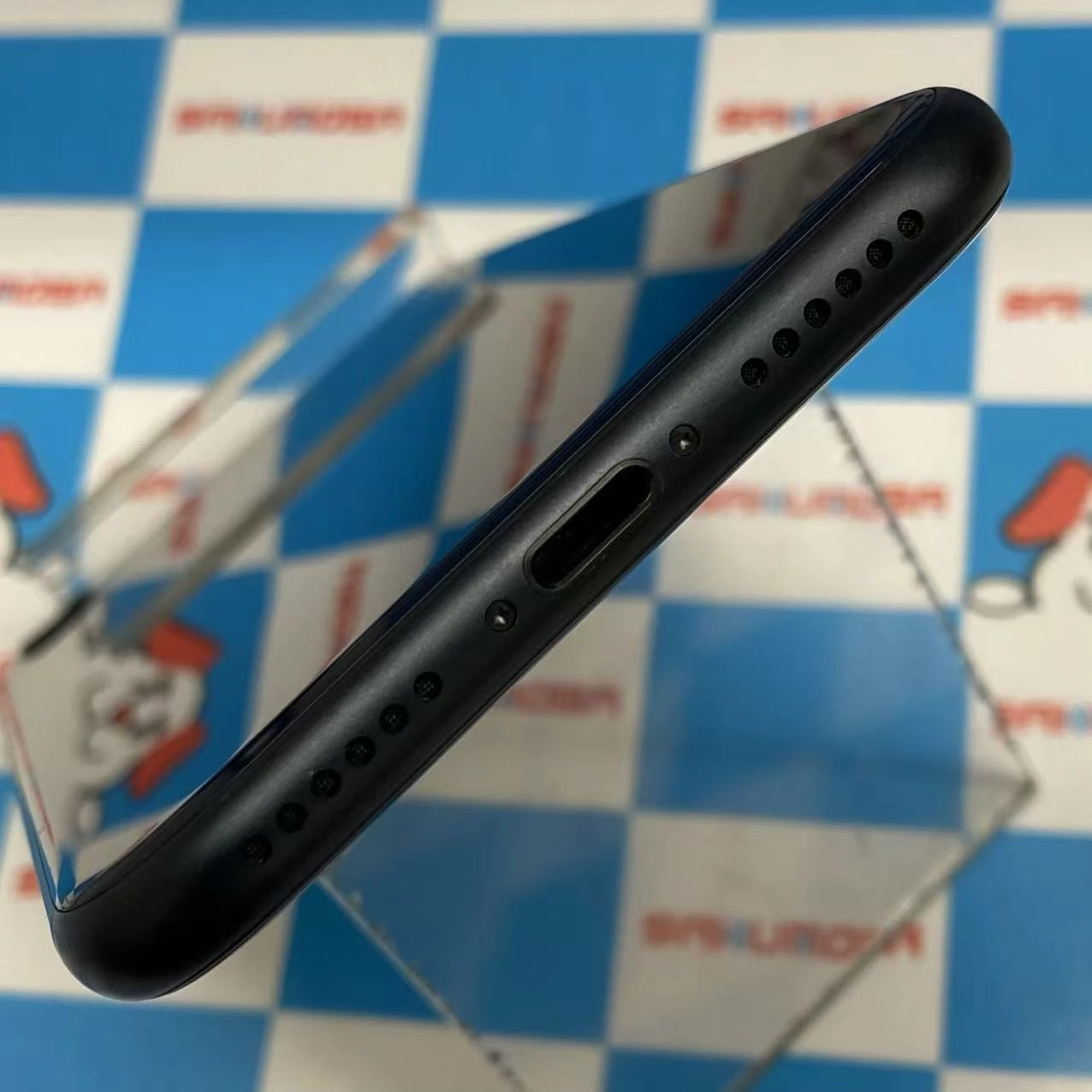 iPhoneSE 第3世代 64GB ミッドナイト MMYC3J/A docomo版SIMフリー 美品