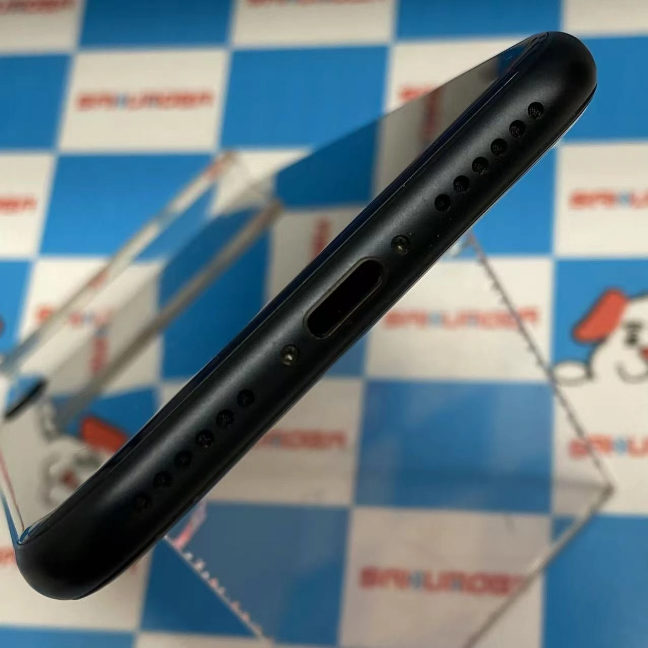 iPhoneSE 第3世代 128GB ミッドナイト MMYF3J/A AU版SIMフリー 極美品