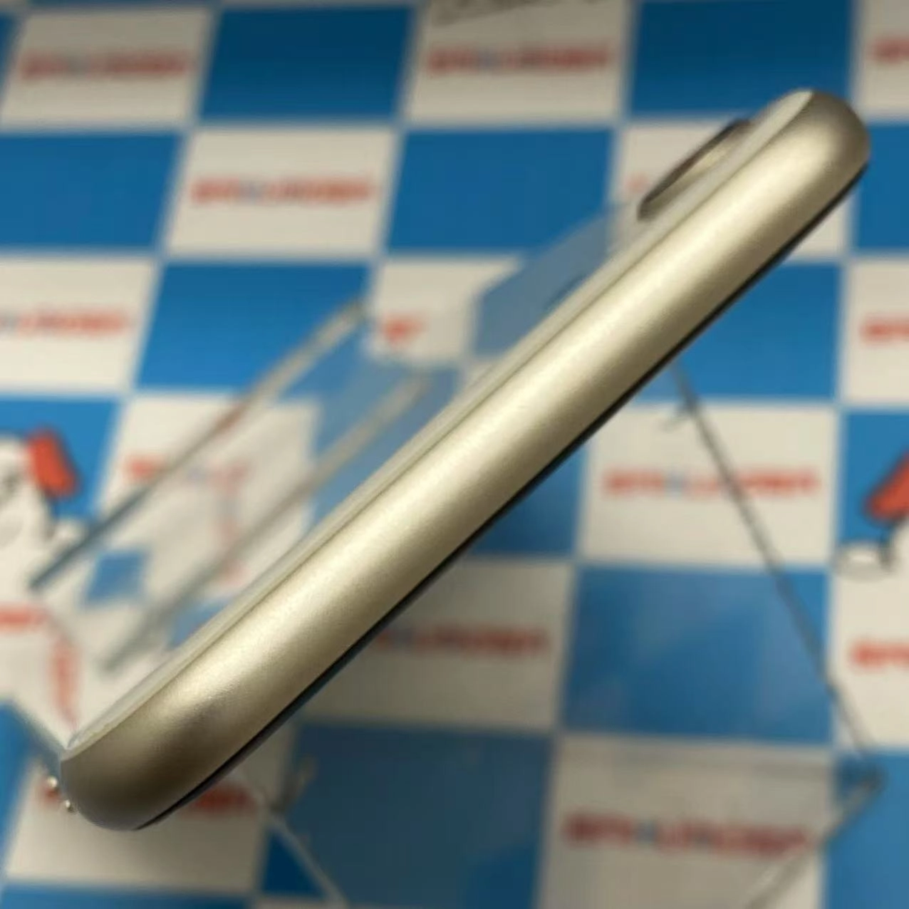 iPhoneSE 第3世代 64GB スターライト MMYD3J/A SIMフリー 美品