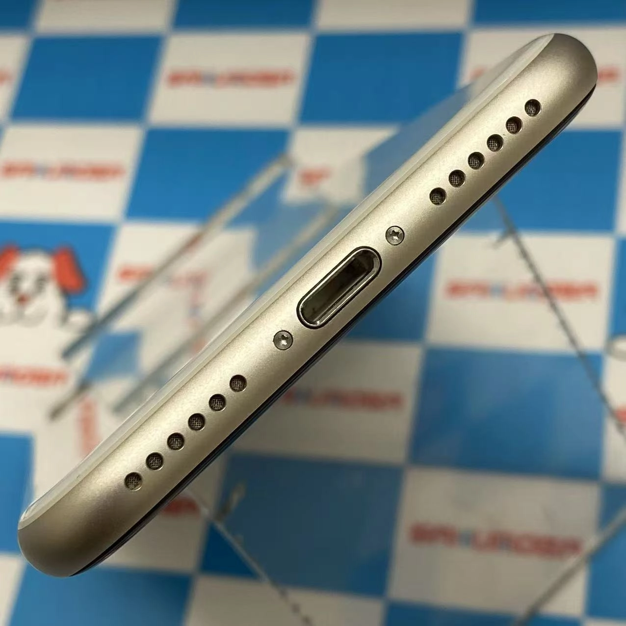 iPhoneSE 第3世代 64GB スターライト MMYD3J/A SIMフリー 美品