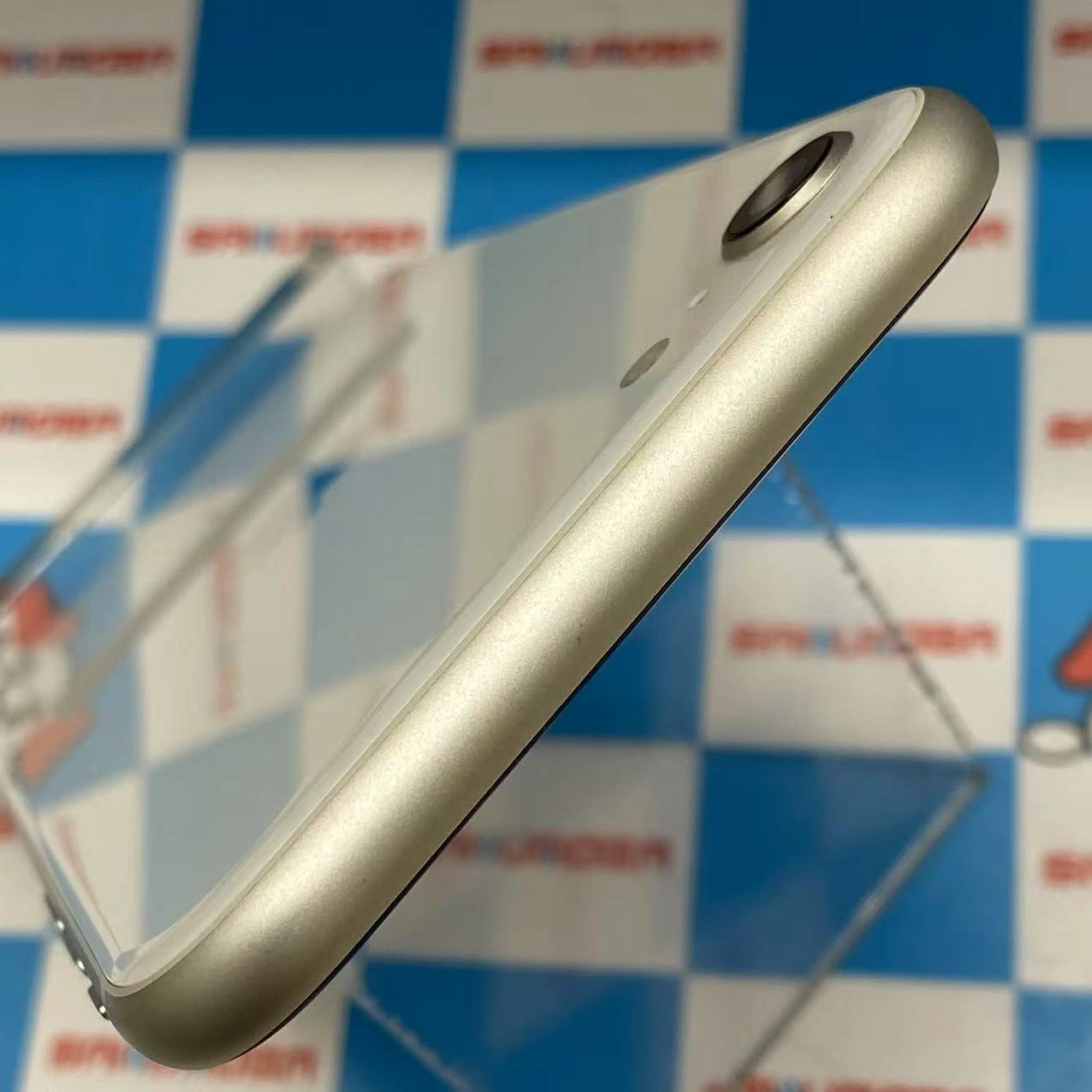 iPhoneSE 第3世代 128GB スターライト MMYG3J/A AU版SIMフリー 美品