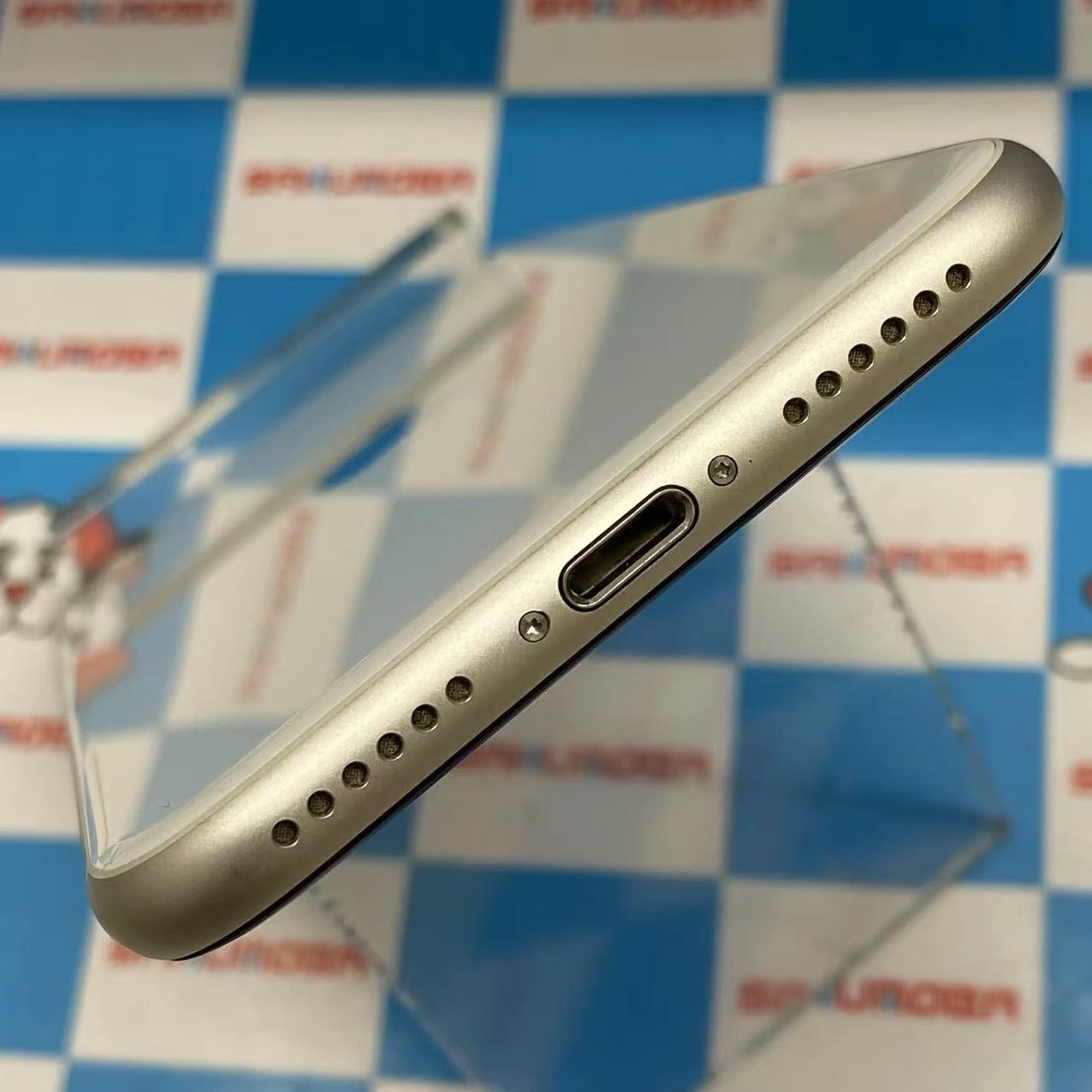 iPhoneSE 第3世代 128GB スターライト MMYG3J/A AU版SIMフリー 美品