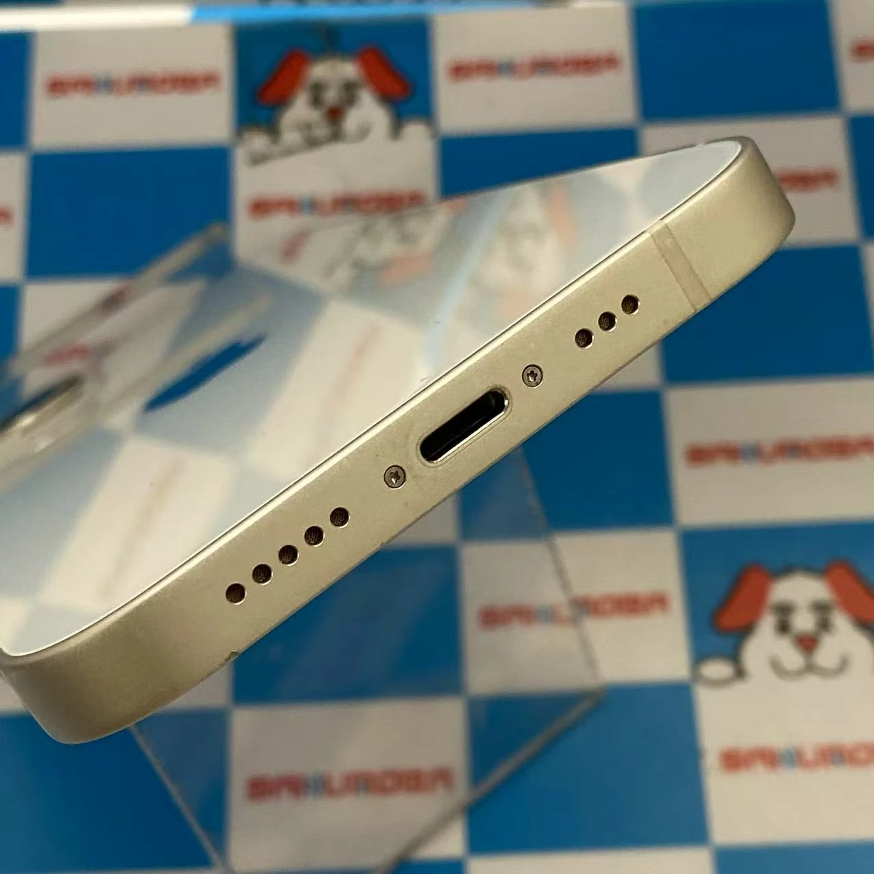 iPhone13 128GB スターライト MLND3J/A SIMロック解除済 docomo版SIMフリー 美品