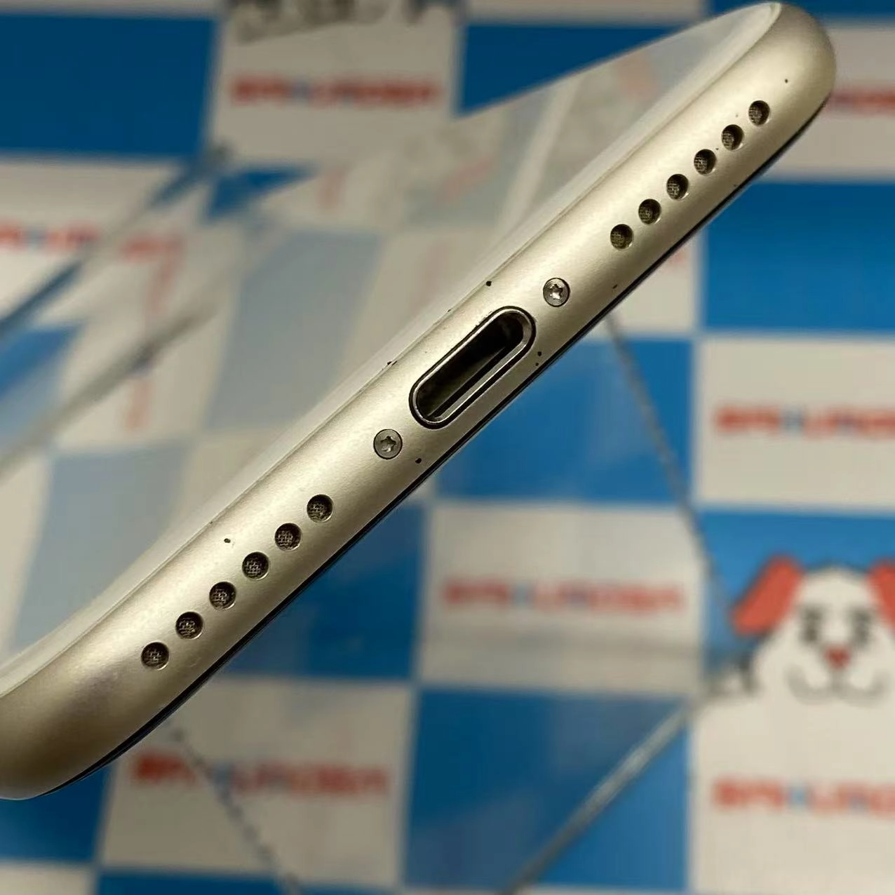 iPhoneSE 第3世代 64GB スターライト MMYD3J/A docomo