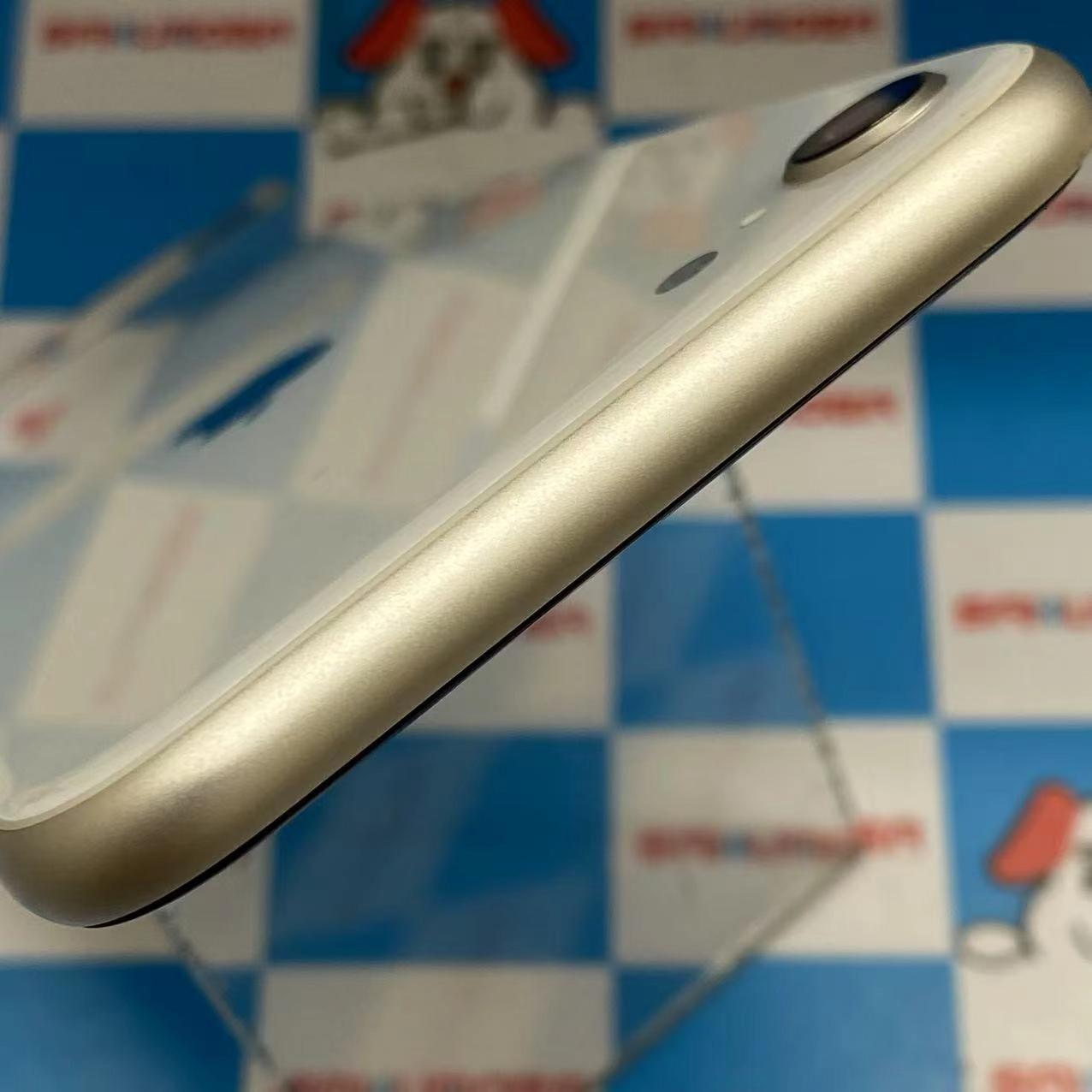 iPhoneSE 第3世代 64GB スターライト MMYD3J/A docomo