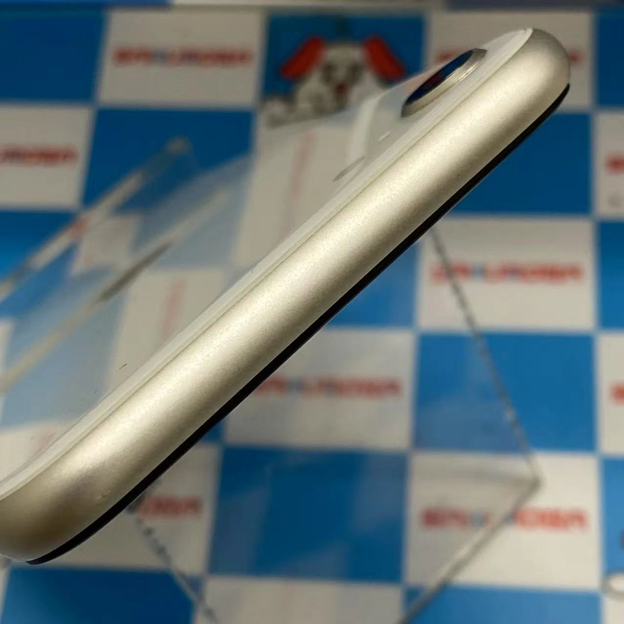 iPhoneSE 第3世代 64GB スターライト MMYD3J/A AU版SIMフリー