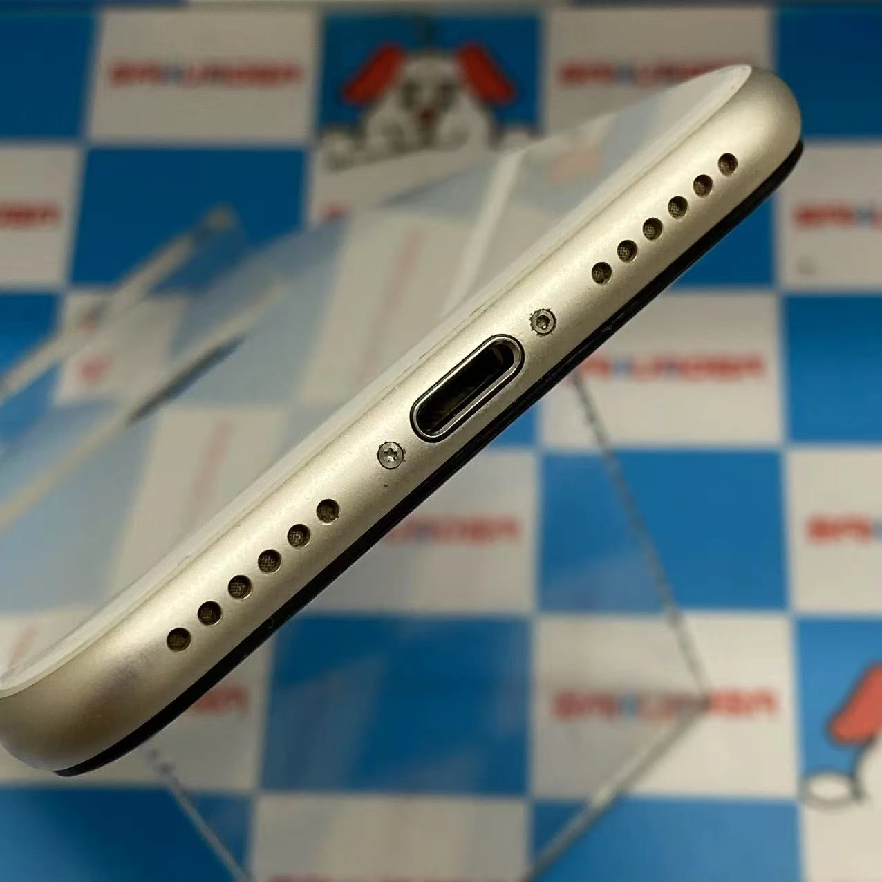 iPhoneSE 第3世代 64GB スターライト MMYD3J/A AU版SIMフリー