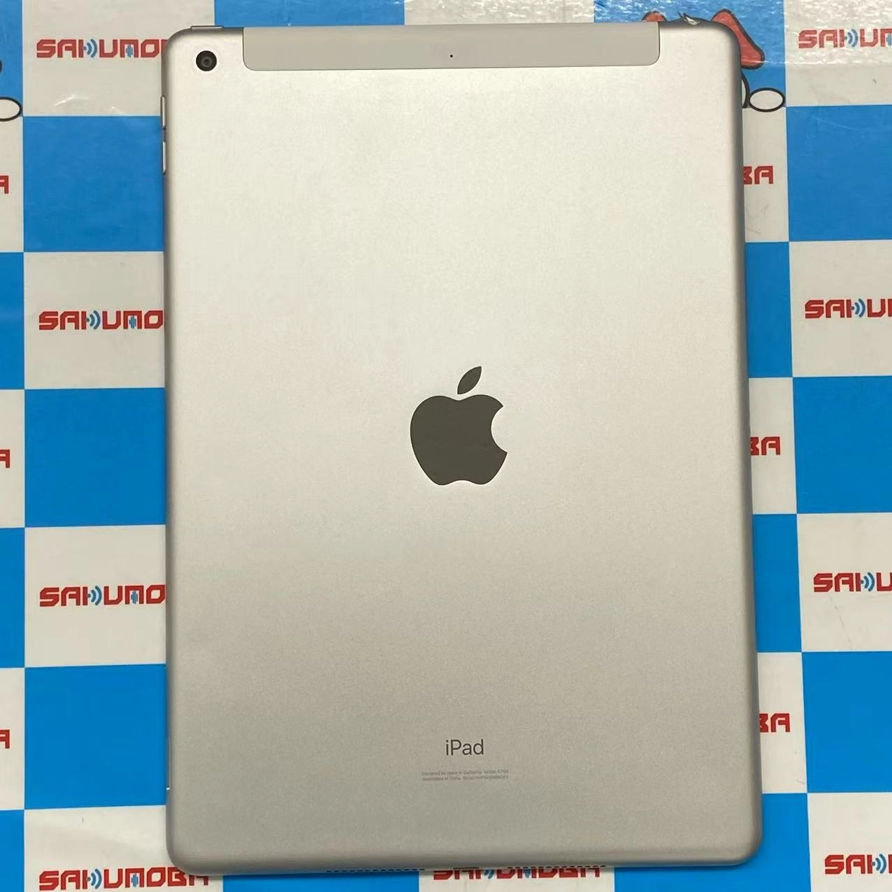 iPad 第7世代 Wi-Fi+Cellularモデル 32GB シルバー MW6C2J/A docomo版SIMフリー 美品