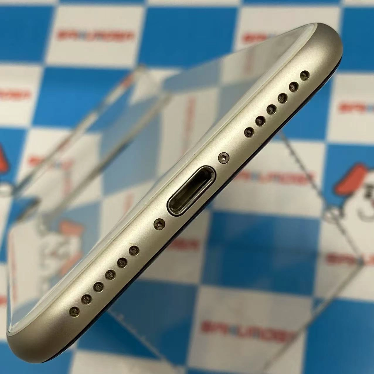 iPhoneSE 第3世代 64GB スターライト MMYD3J/A SIMフリー