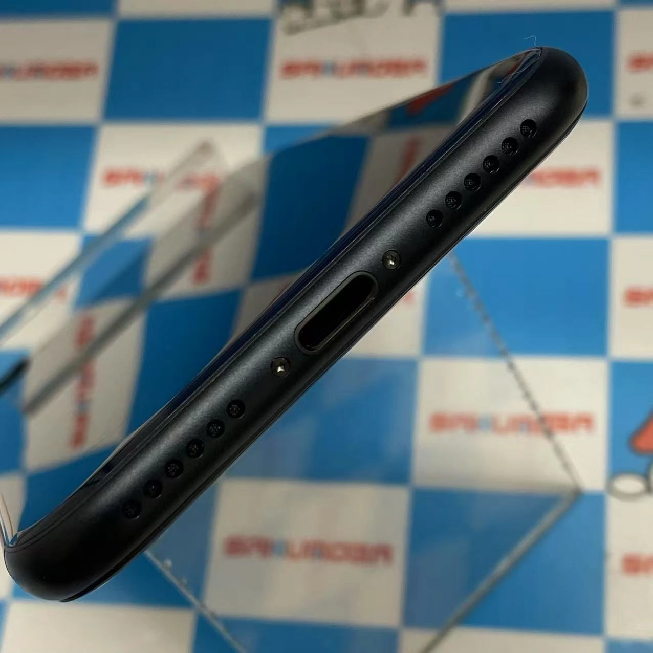 iPhoneSE 第3世代 64GB ミッドナイト MMYC3J/A docomo版SIMフリー訳あり新品