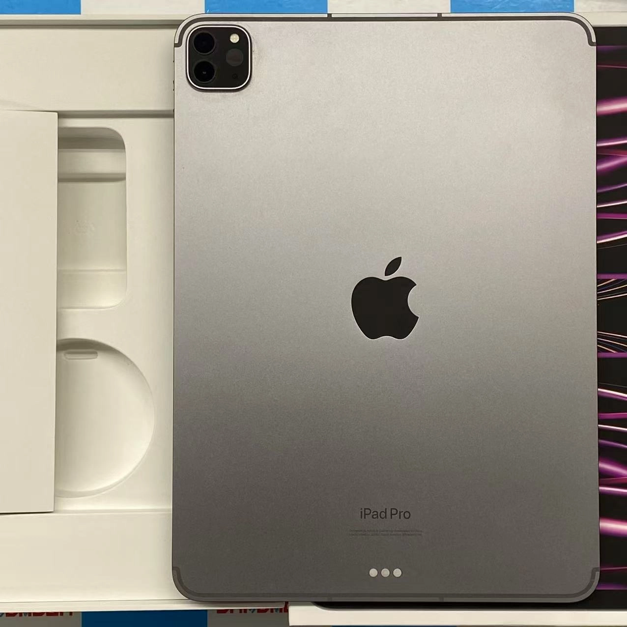 iPad Pro 11インチ 第4世代 Wi-Fi+Cellularモデル 256GB スペースグレイ MNYE3J/A docomo版SIMフリー