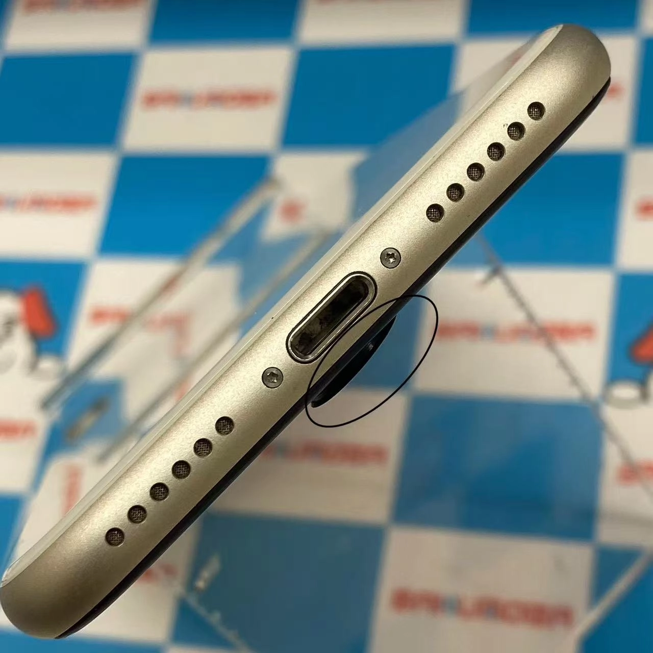 iPhoneSE 第3世代 64GB スターライト MMYD3J/A SIMロック解除済 docomo ホームボタン不良 ジャンク品