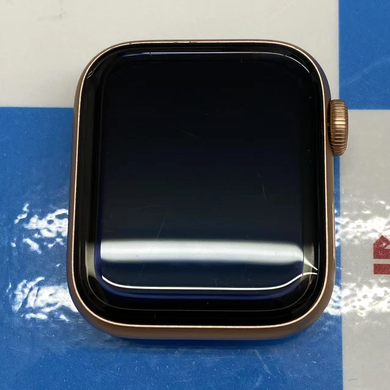 Apple Watch SE 40MM  GPS+Cellularモデル 32GB スターライト MKQX3J/A SIMフリー訳あり品
