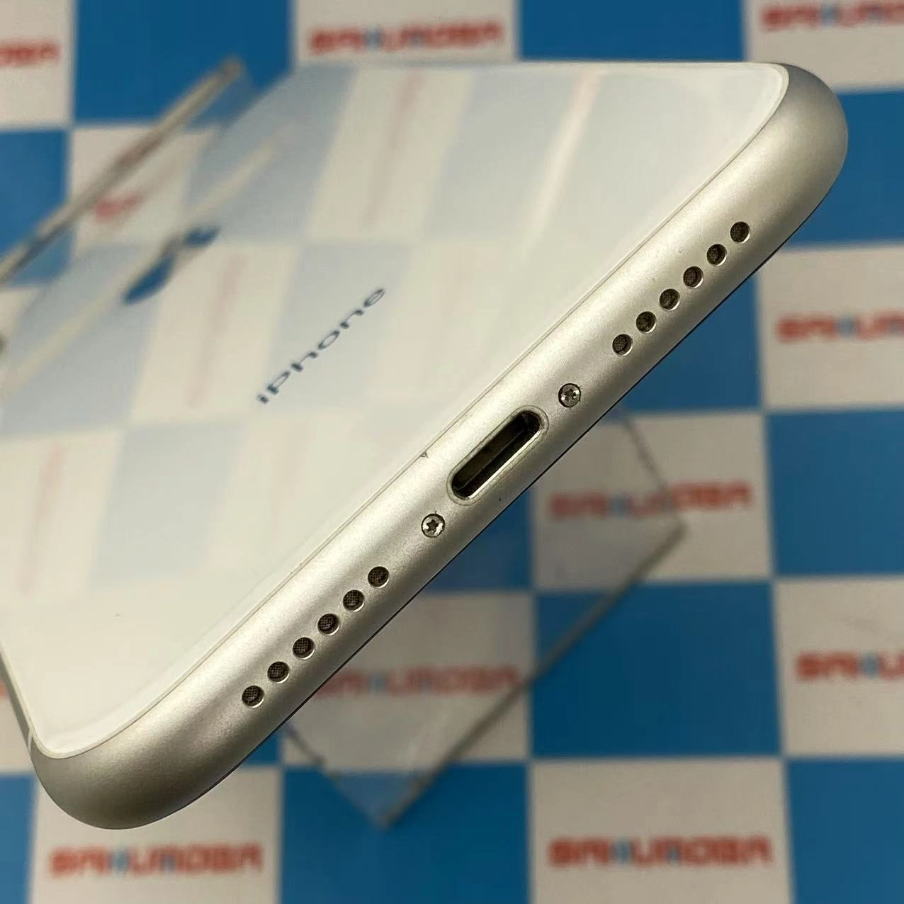 iPhoneXR 64GB ホワイト MT032J/A SIMロック解除済 au